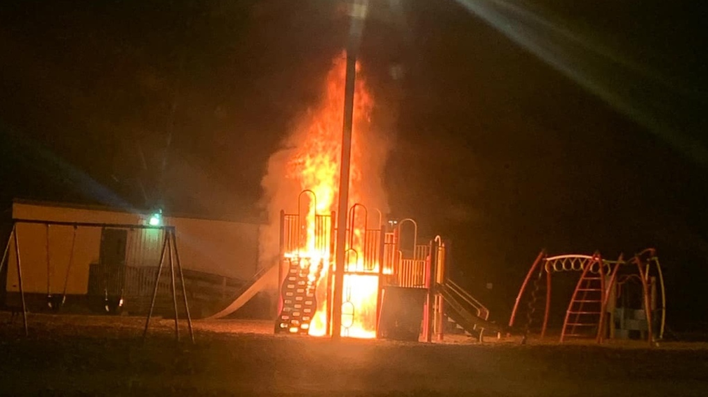 Police investigate Kitchener playground fire [Video]