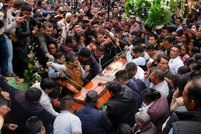 Burial held for Catholic priest and Indigenous peace activist killed in southern Mexico [Video]