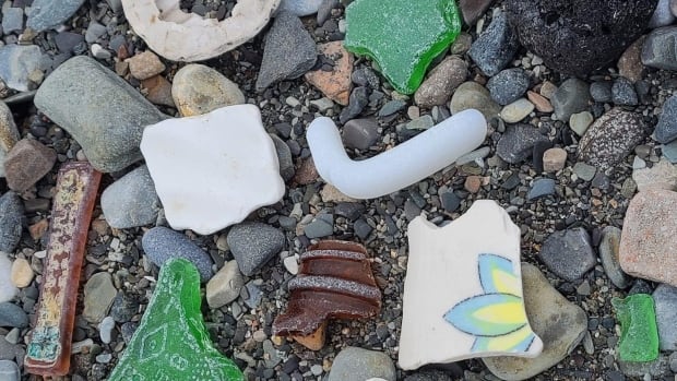 Woman in Ulukhaktok, N.W.T., collects thousands of pieces of sea glass on Arctic beach [Video]