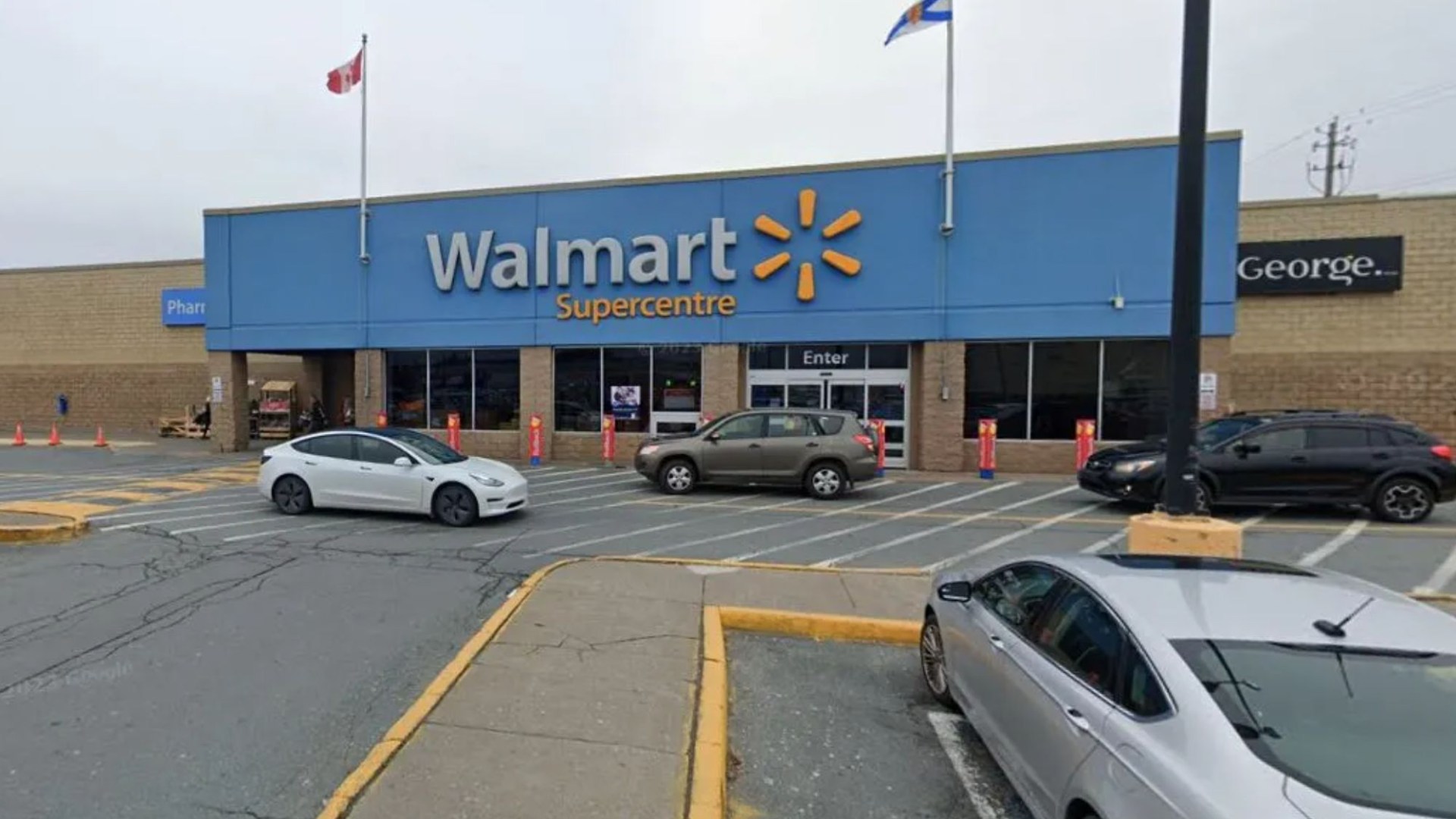 Harrowing 911 call reveals Walmart worker, 19, was trapped in roasting hot bakery oven before being found dead [Video]