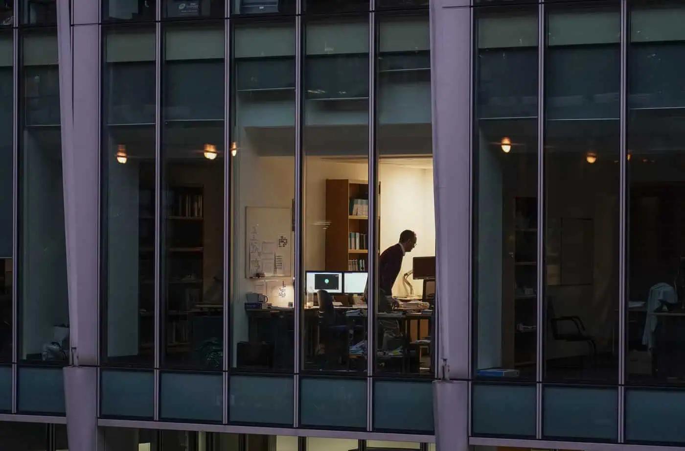 As federal workers fight office mandate, study finds remote work has climate benefits [Video]