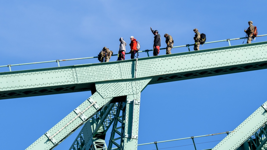 Environmental activists who climbed Montreal bridge charged [Video]