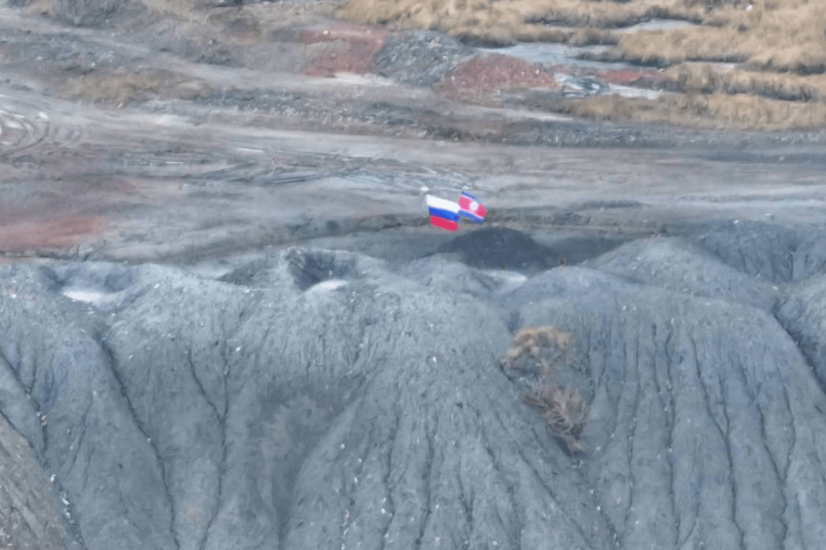 North Korea flag ‘flies in Ukraine’ as Kim Jong-uns troops including elite Storm Corps flood front in huge escalation’ [Video]