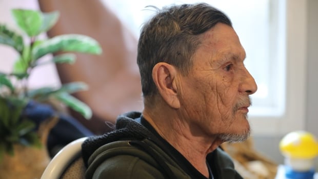 ‘Why did they do that to me?’: Mtis man says ponytail was cut off without consent at Saskatoon hospital [Video]