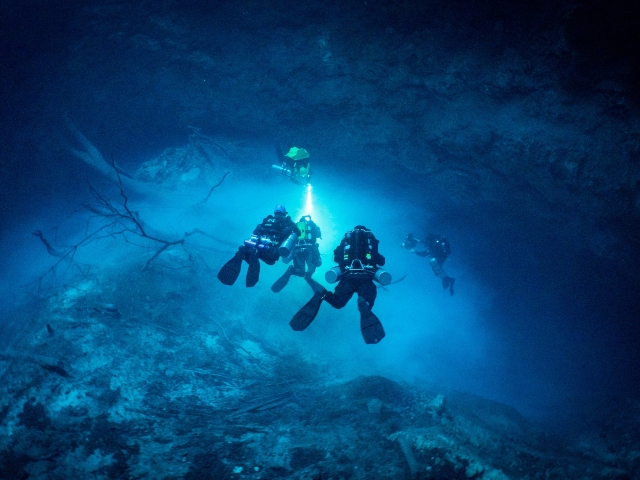 Underwater Cave Explorer Recounts How She Survived Getting Sucked Through An Iceberg [Video] | 2oceansvibe News