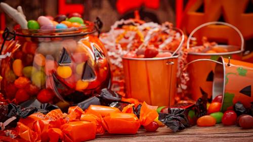 Halloween shrinkflation: How candy companies are adapting amid cocoa crunch [Video]