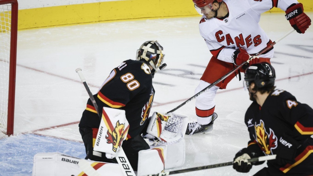 Carolina Hurricanes cool off Calgary Flames with a 4-2 win [Video]