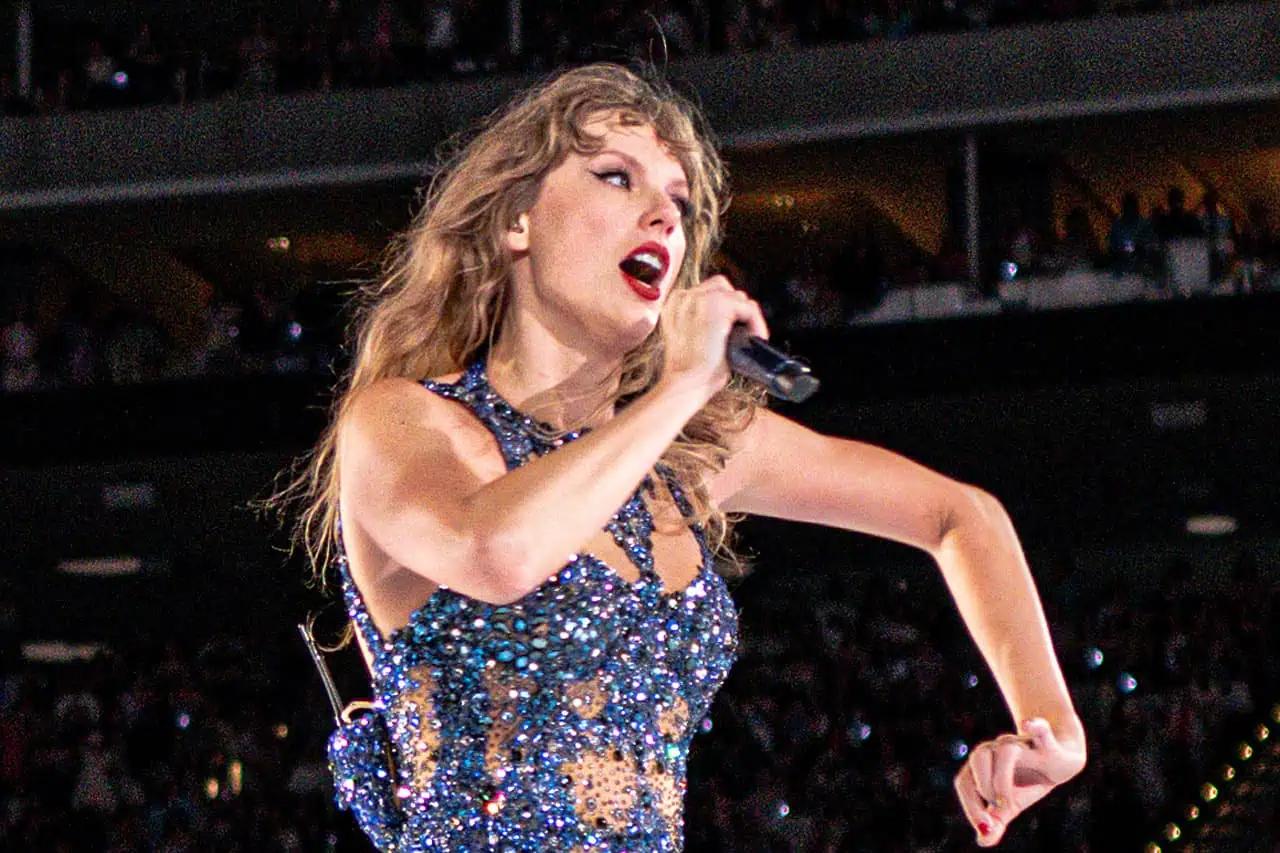 Taylor Swift concert tickets up for grabs at Square One in Mississauga [Video]