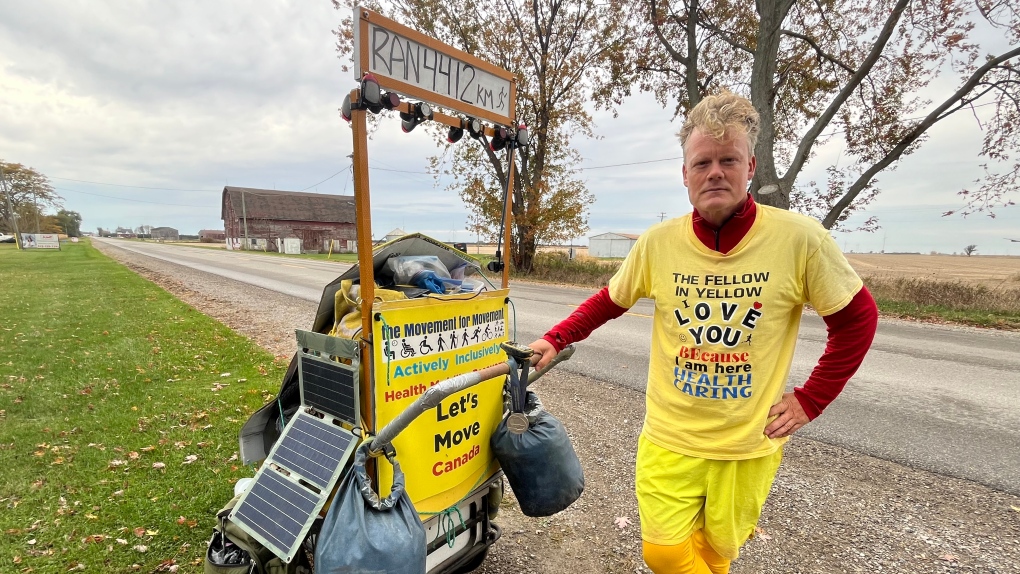 Fellow in Yellow making his way to Windsor-Essex [Video]