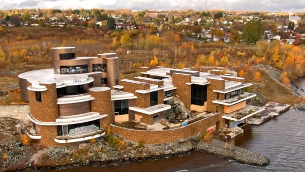 No buyer yet for series documenting the revamp of Canada’s largest abandoned house [Video]