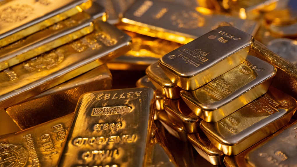 How to buy gold: Prices surge [Video]