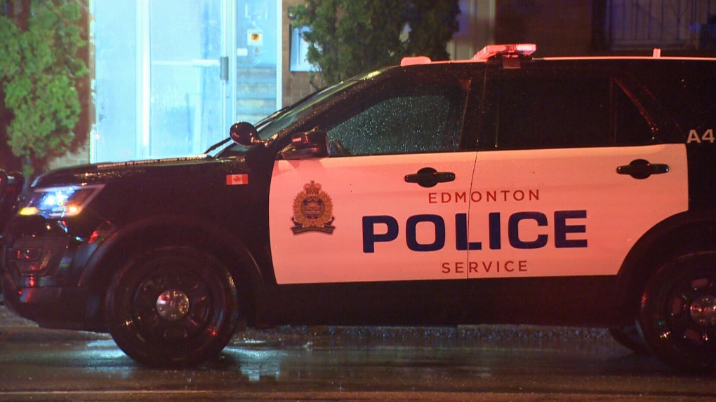 Edmonton pedestrian dead after being hit in intersection by Jeep [Video]