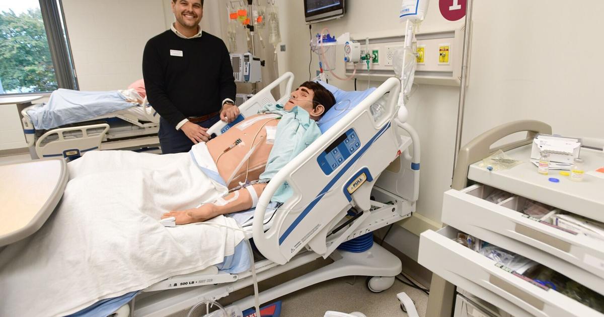 Lifelike simulations elevate health-care training at Mohawk [Video]