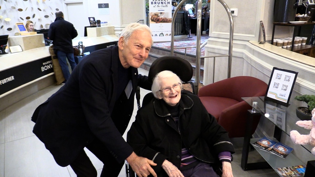 Victor Garber honoured in London, Ont. [Video]