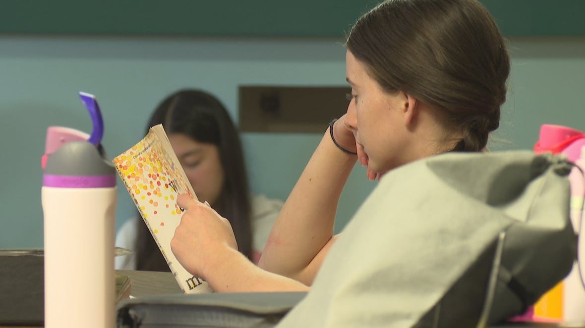 This P.E.I. junior high school is adding quiet time to the schedule  and it’s helping [Video]