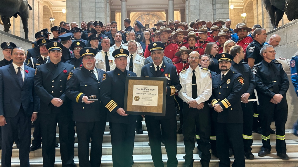 Wab Kinew honours responders to deadly bus crash [Video]