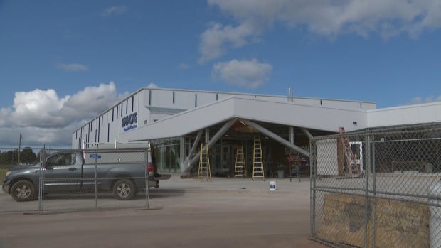 Simmons Sports Centre delay leaves user groups looking for other places to play [Video]