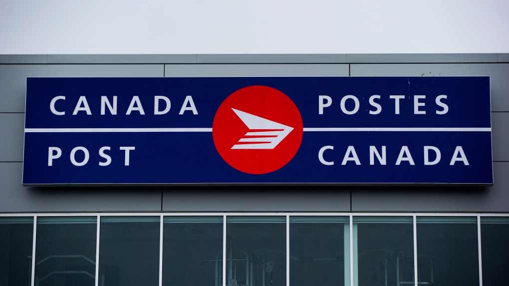 Canada Post workers vote for strike mandate [Video]