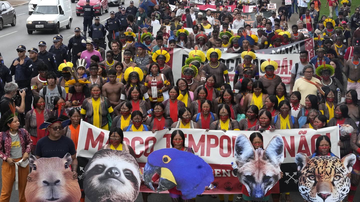 Indigenous people march in Brazil’s capital against bill limiting land rights  Boston 25 News [Video]