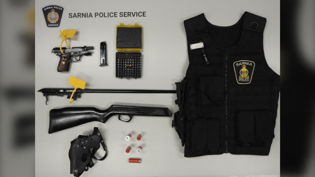 Sarnia police make bust, seize weapons and ballistics vest [Video]