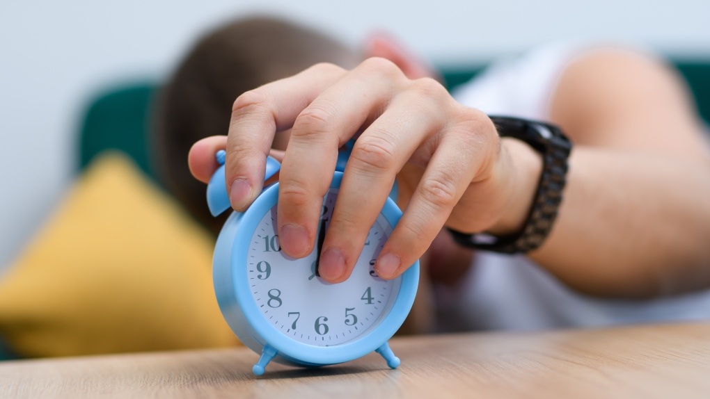 Manitoba daylight saving time: Tips for helping kids during time change [Video]