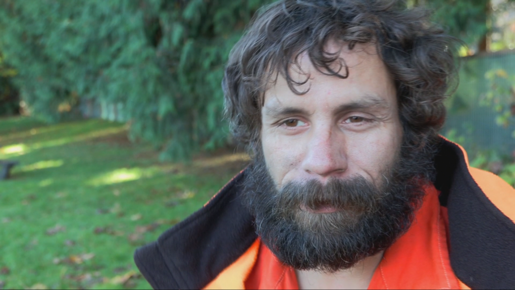 Sawatsky Sign-Off: Homeless man spreads positivity cleaning roads, playing air guitar [Video]