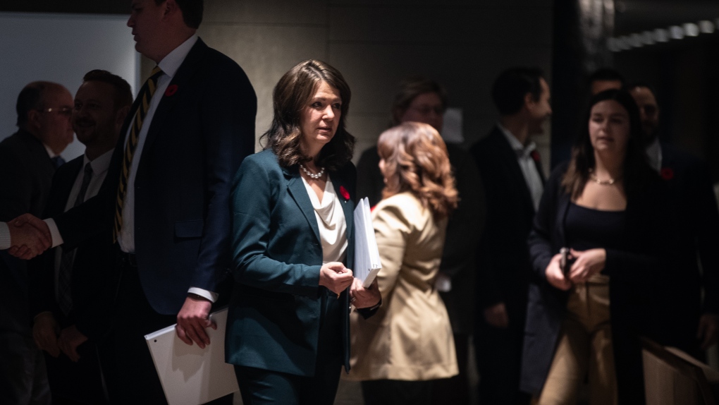 UCP members set to vote on Danielle Smith, bathroom bans at AGM [Video]