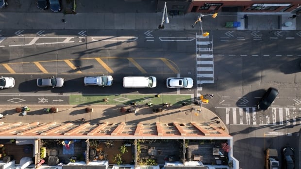 Province says 3 Toronto bike lanes could be entirely ‘ripped out,’ mayor vows to fight [Video]