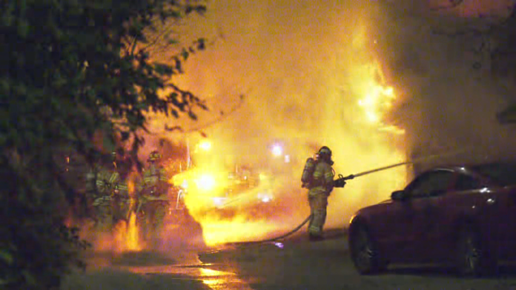 Edmonton fire crews battle garage fire [Video]