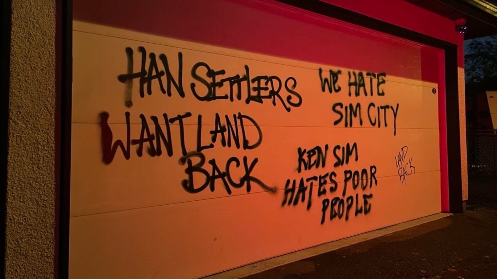 Vancouver mayors home defaced with hateful graffiti on Halloween [Video]