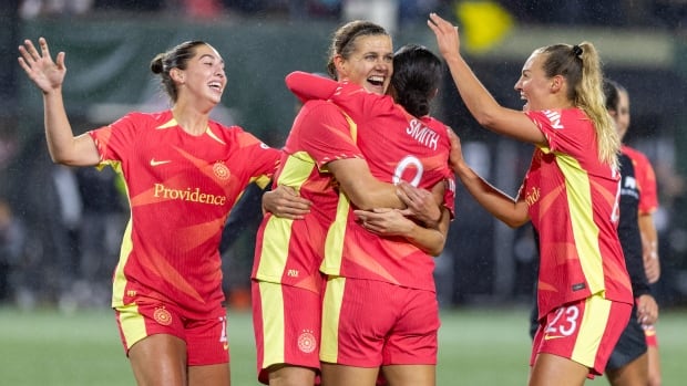 Christine Sinclair scores in her final regular-season match as Portland Thorns clinch playoff spot [Video]