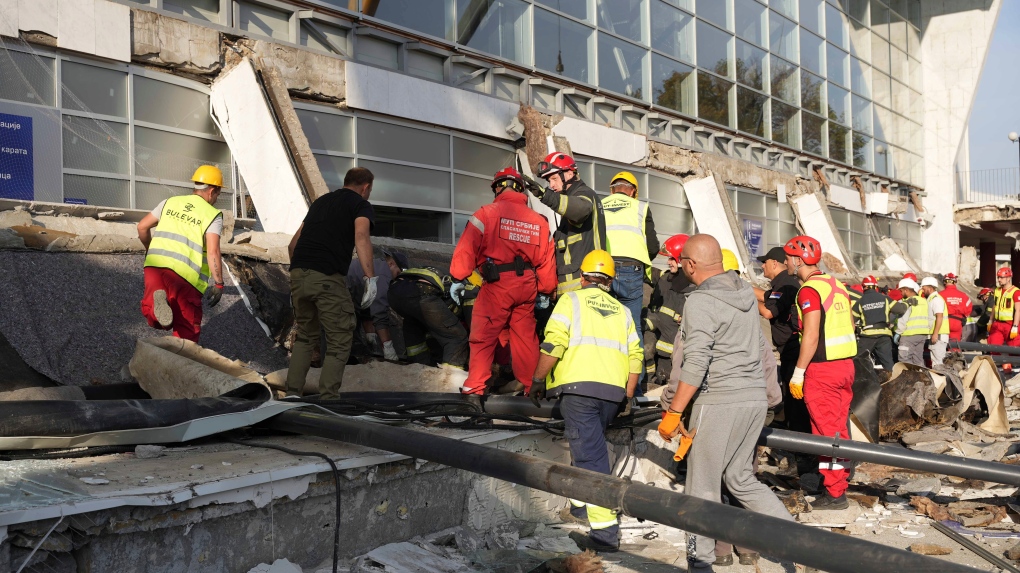 Serbia railway station roof collapse kills 14 [Video]