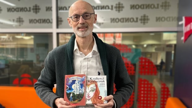 Q&A: The unexpected fame of a London children’s book author in Turkey [Video]