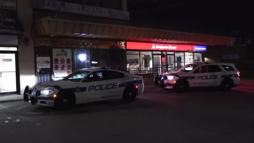 Mississauga stabbing sends man to hospital: paramedics [Video]