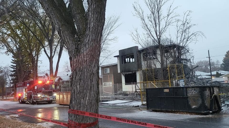 Fire destroys homes under construction in King Edward Park [Video]