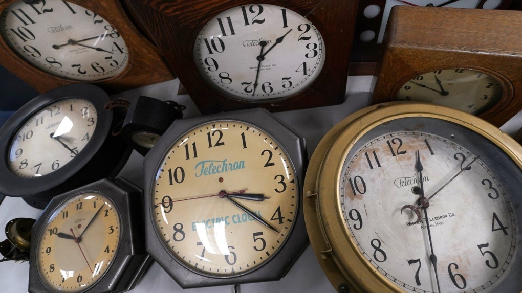 Daylight savings clock falls back in hour in most of Canada [Video]