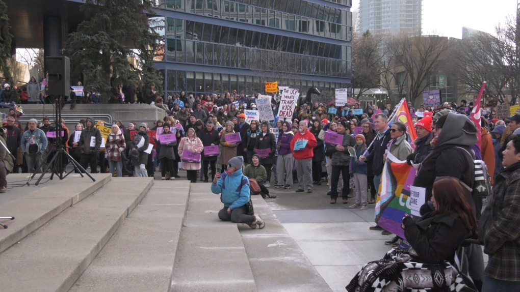 Thousands attend rally at City Hall opposing UCPs trans rights policies [Video]