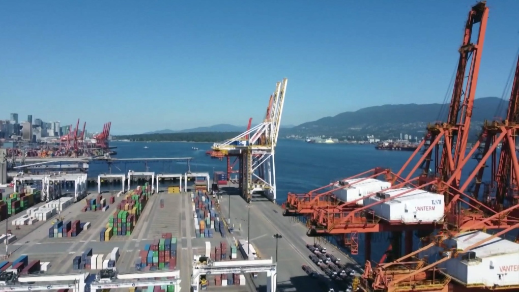 Federal mediators on site negotiations between B.C. port employer, union [Video]