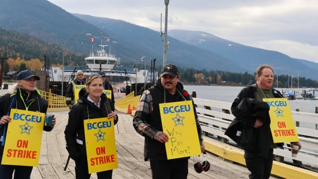 Kootenay Lake ferry workers start job action in southeast B.C. [Video]