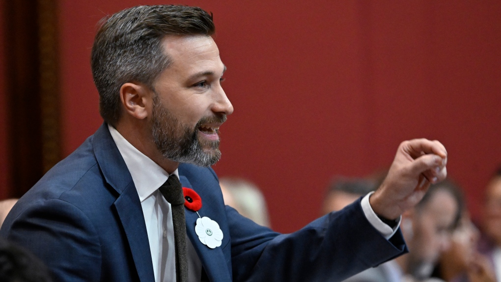 Quebec solidaires Gabriel Nadeau-Dubois to take parental leave [Video]