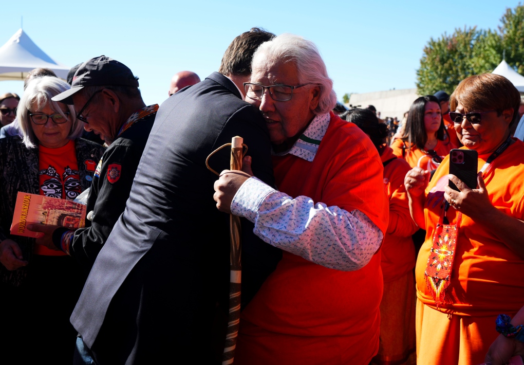 Murray Sinclair mourned across Canada [Video]