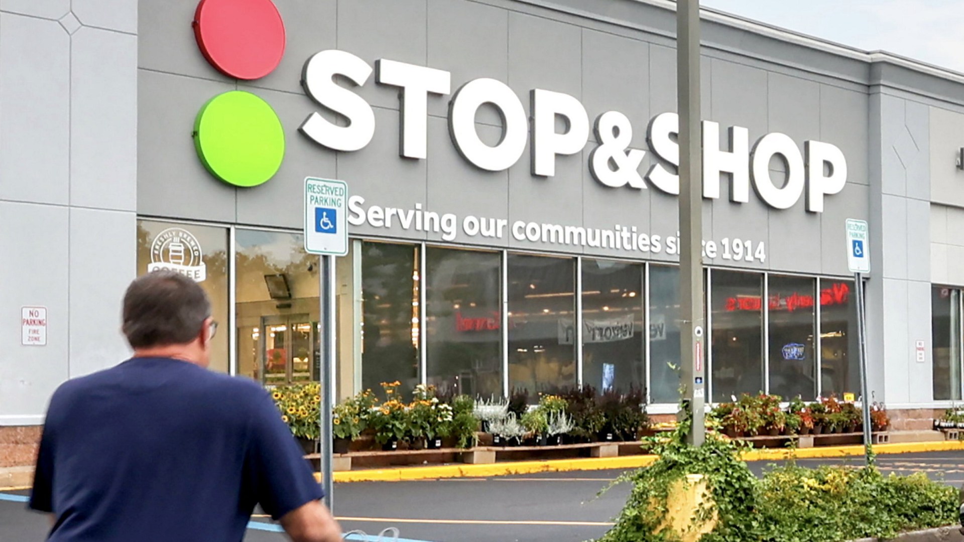 Stop & Shop abruptly closes down another location for good after chain announced 38 will be shutting this year [Video]