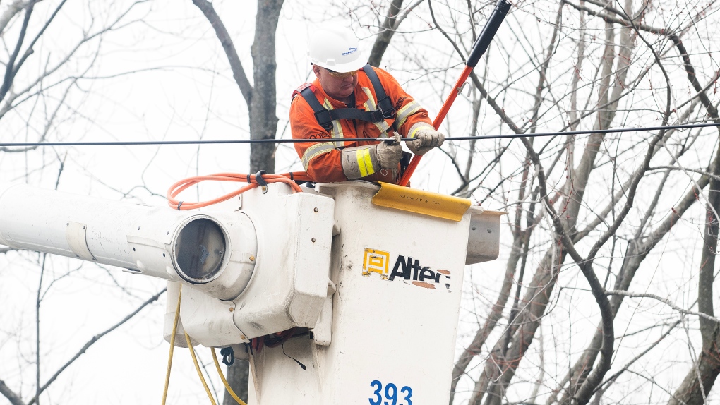 Hydro-Qubec trims and fells Beaconsfield trees in preparation for winter storms [Video]