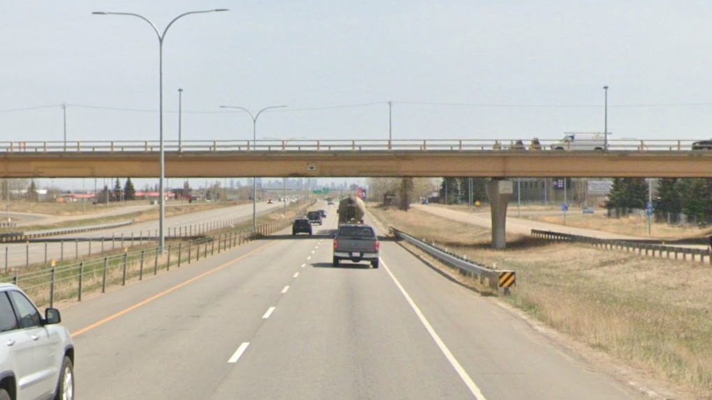 Stony Plain Road eastbound down to 1 lane at Winterburn Road [Video]