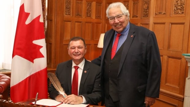 Senators pay tribute to Murray Sinclair: 