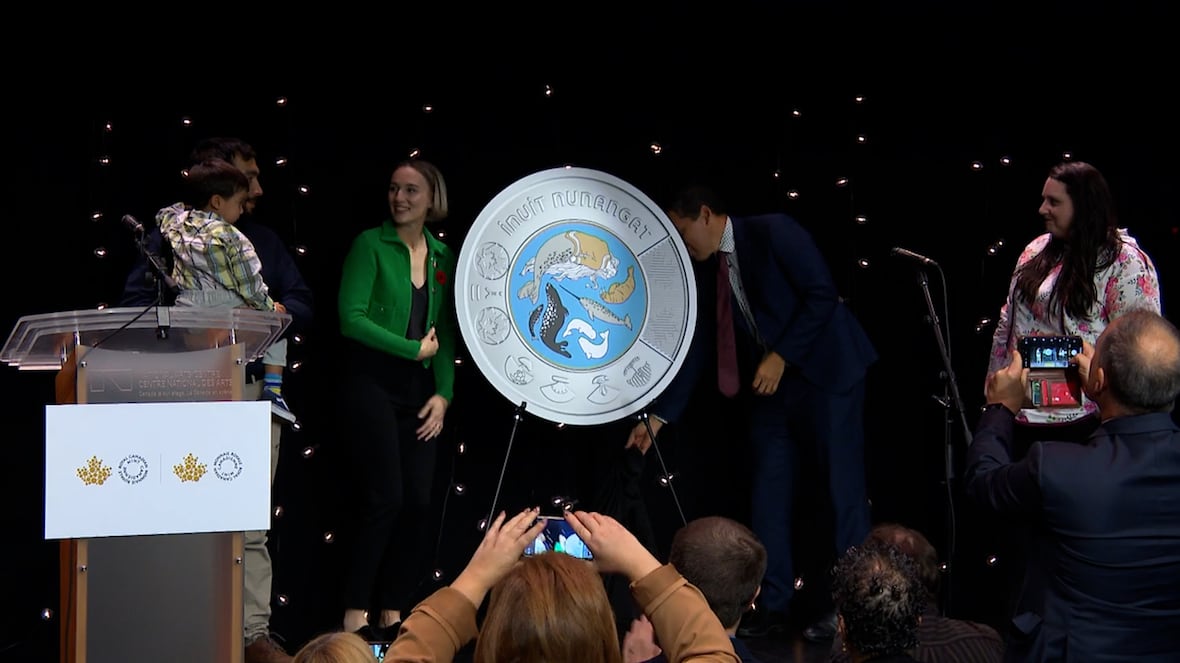 New toonie designed by Inuit artists unveiled in Ottawa [Video]