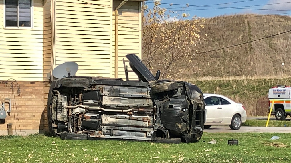 Car hits house in Amherstburg [Video]