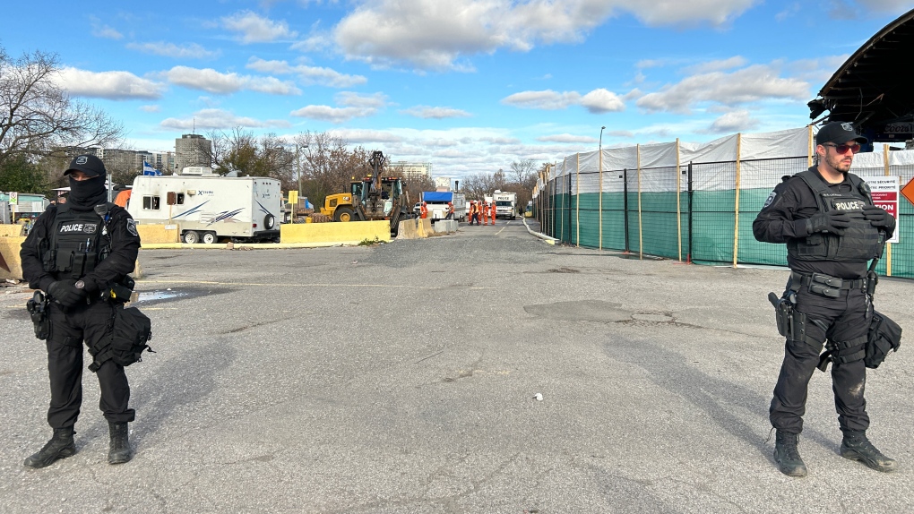 Police conduct operation at Guertin arena in Gatineau, Que. [Video]