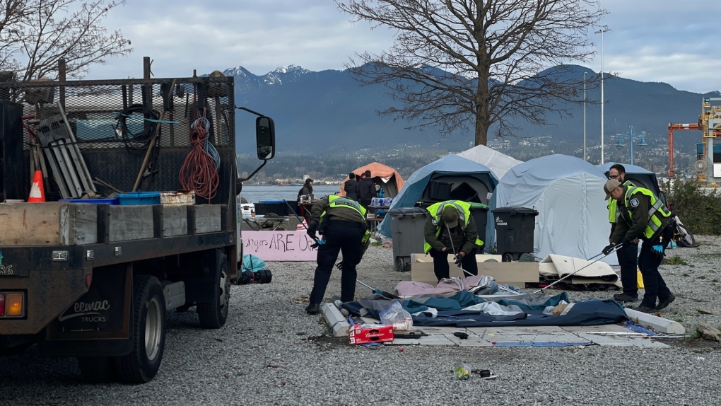 Rangers dismantle long-standing homeless camp in Vancouver’s CRAB Park [Video]