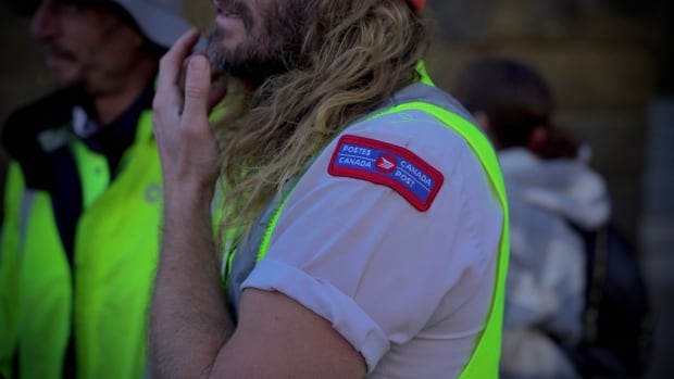 Canada Post unionized workers rally as strike threat looms [Video]